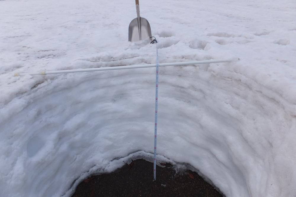 白川湖パークゴルフ場　ただ今の残雪95ｃｍ。