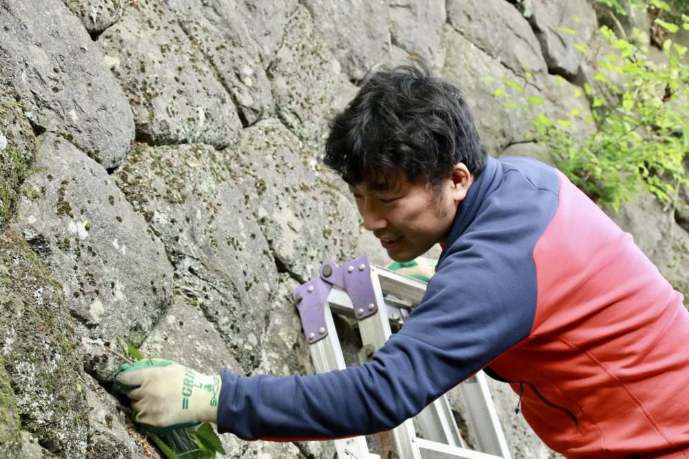 『蒼塵窯の石垣掃除』