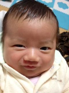 笑顔がニヒル