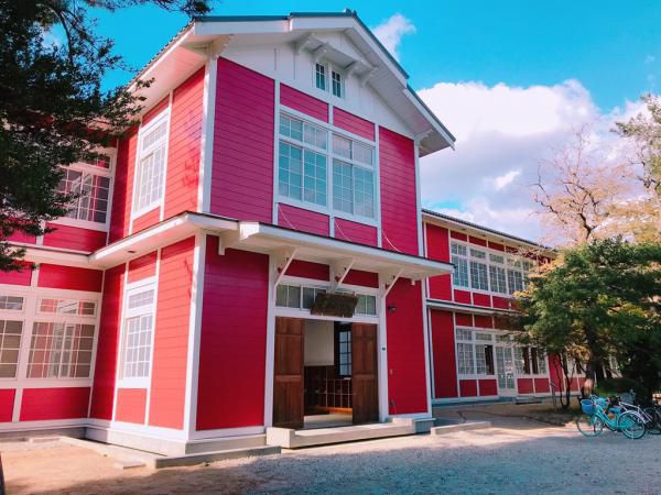 生まれ変わった　旧長井小学校第一校舎