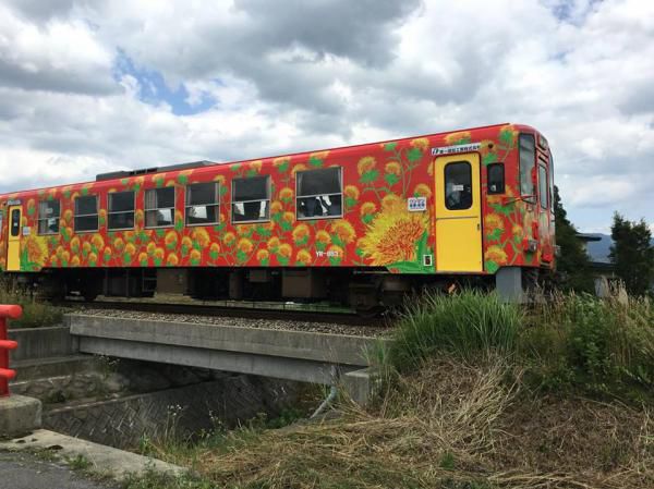 フラワー長井線　紅花列車