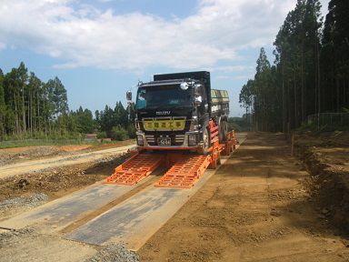 橋台も法面も