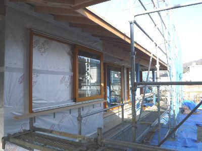 【福島市渡利・I邸／伊礼智設計室】 木製サッシ、軒天、外壁作業へ