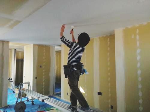 「郡山市七ツ池町・シンプルノートＳ邸」 クロス貼り