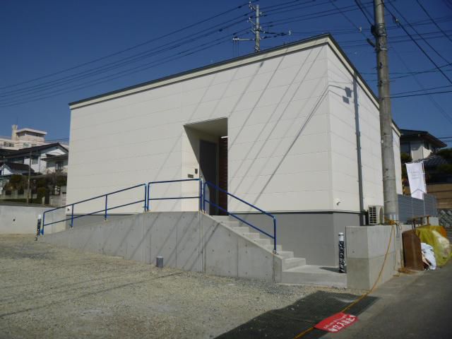 「郡山市七ツ池町・シンプルノートＳ邸」玄関アプローチ完成！