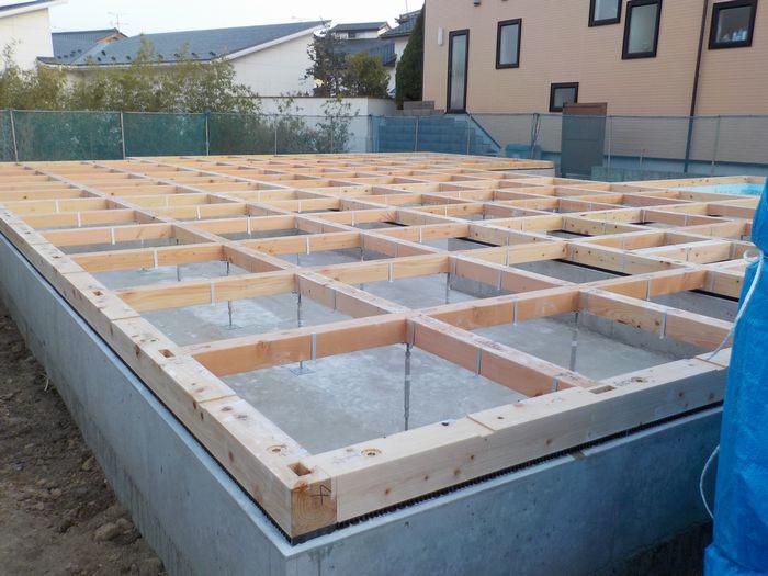 「福島市方木田・シンプルノートＹ邸」きれいな格子の土台