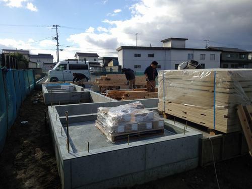 「郡山市富久山町・シンプルノートＫ邸」天気に恵まれた土台入れ