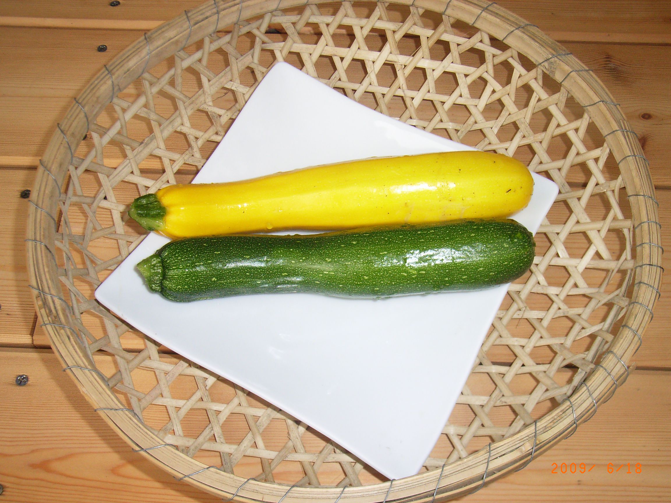 我が家のズッキーニがやっと食卓に・・・