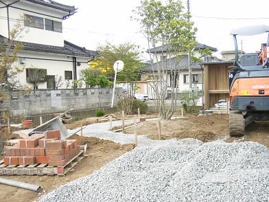 庭造り（その４）・・かたちが見えてきました。