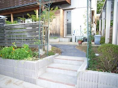 庭造り（その９）・・やっと通路が完成しました！