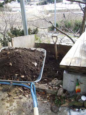 里山日記…土づくりの季節は、落ち葉集めの季節