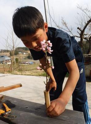 里山日記・・・玄関先の一輪挿し