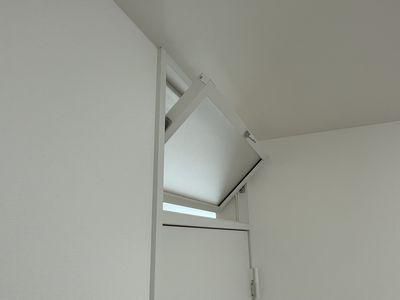 「郡山市西田町・シンプルノートＳ邸」　子ども部屋ドアにランマ