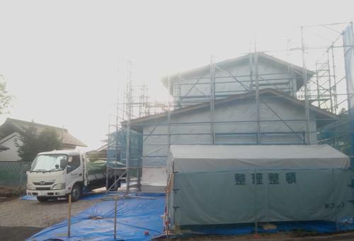 「 白河市大信・Ｏ邸」　現場に、銀色の2つの家が出現