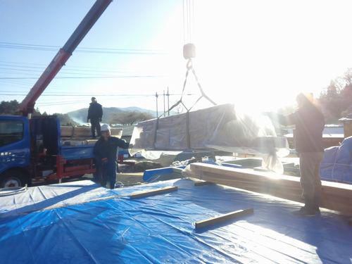 「田村市大越町・シンプルノートＴ邸」　ワクワク感高まる、建て方材料の荷受け