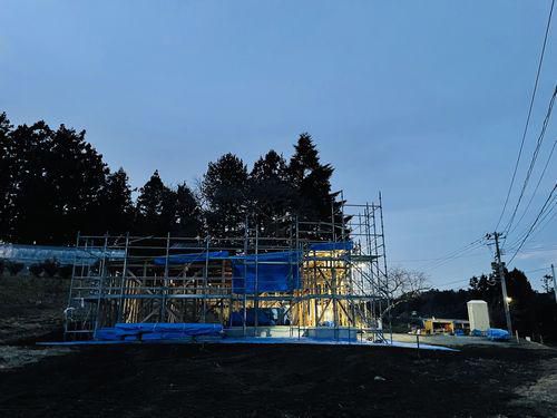 「田村市大越町・シンプルノートＴ邸」　ブルーシートで建物養生まで無事終了