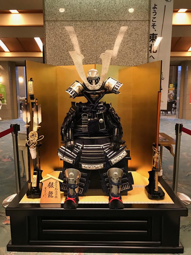 端午の節句。ロビーに鎧飾りを飾っております。