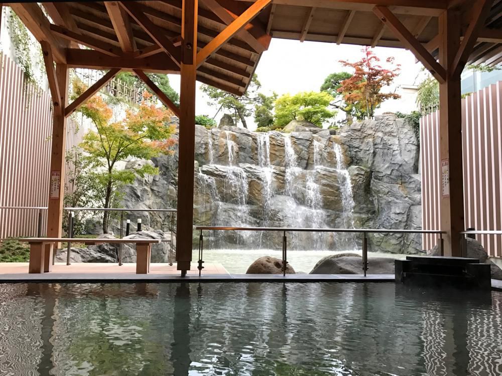 ちょっぴり紅葉露天風呂です
