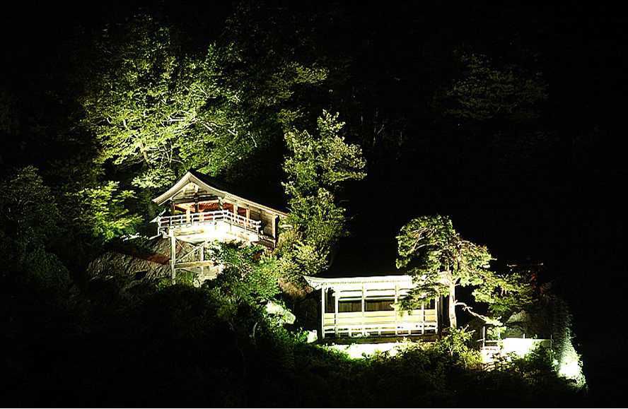 【7/28～8/26】夏の山寺★ライトアップ500円ツアー！