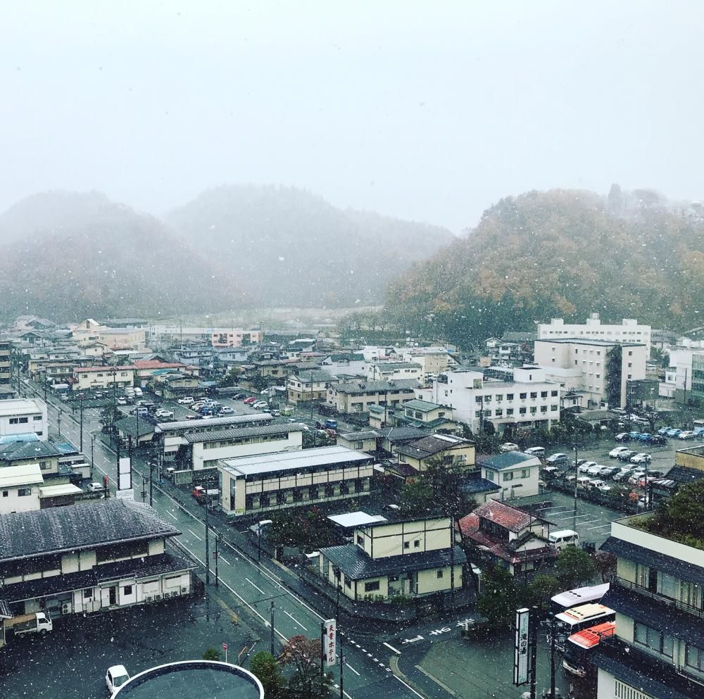 天童温泉も初雪です♪