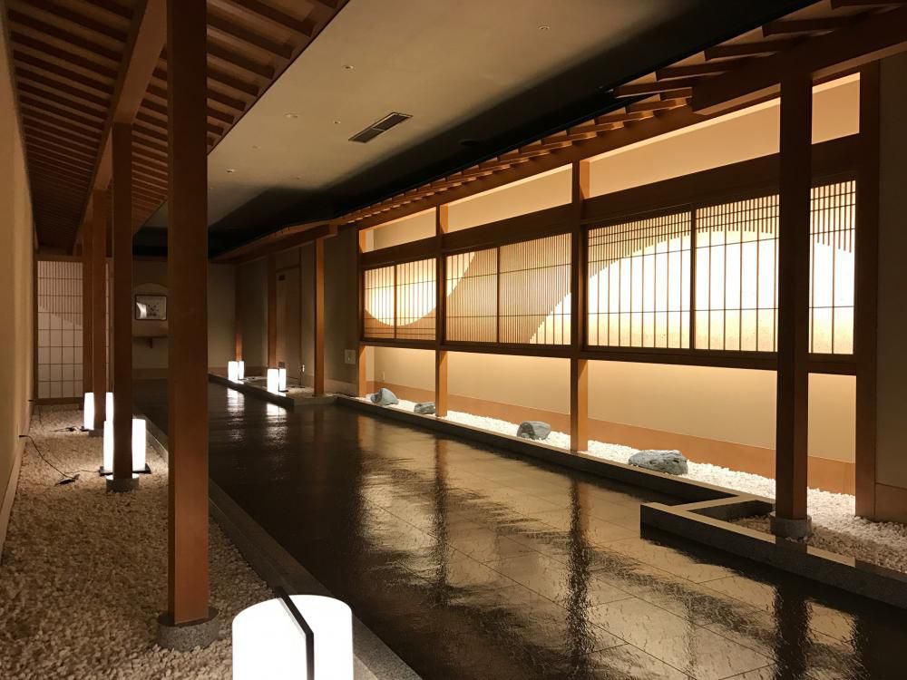 女子大浴場の廊下の障子デザインを一新しました。