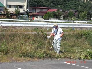 ◆お祭りの準備で会場の草刈をいたしました。