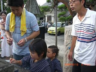 ◆お墓参りの光景です。