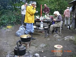 ◆山小屋での楽しいひと時です。