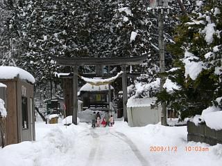 ◆安久津八幡様の鳥居　　／：／：／：