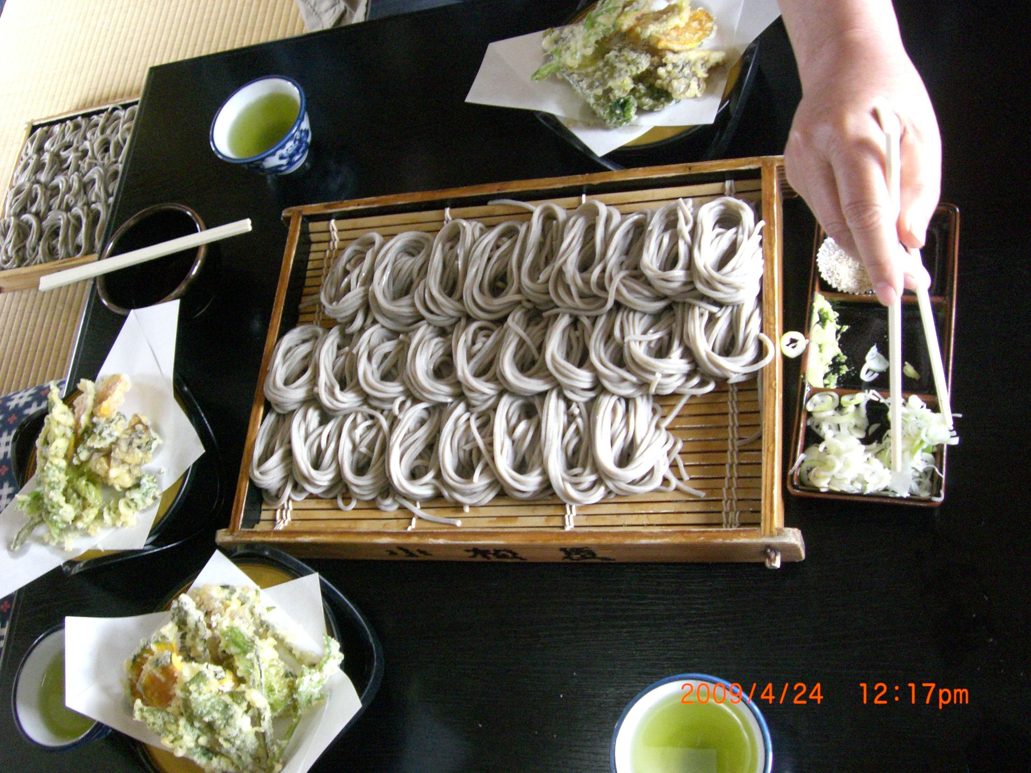 ◆名物のそばを食べました。　／：／：；