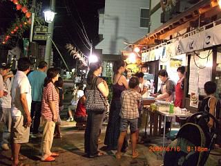 ◆屋台の夜店もにぎわいました。