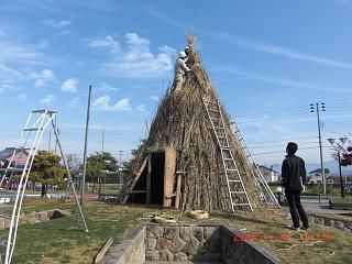 ◆高畠駅太陽館前に大型コモ出現　　＠＠＠