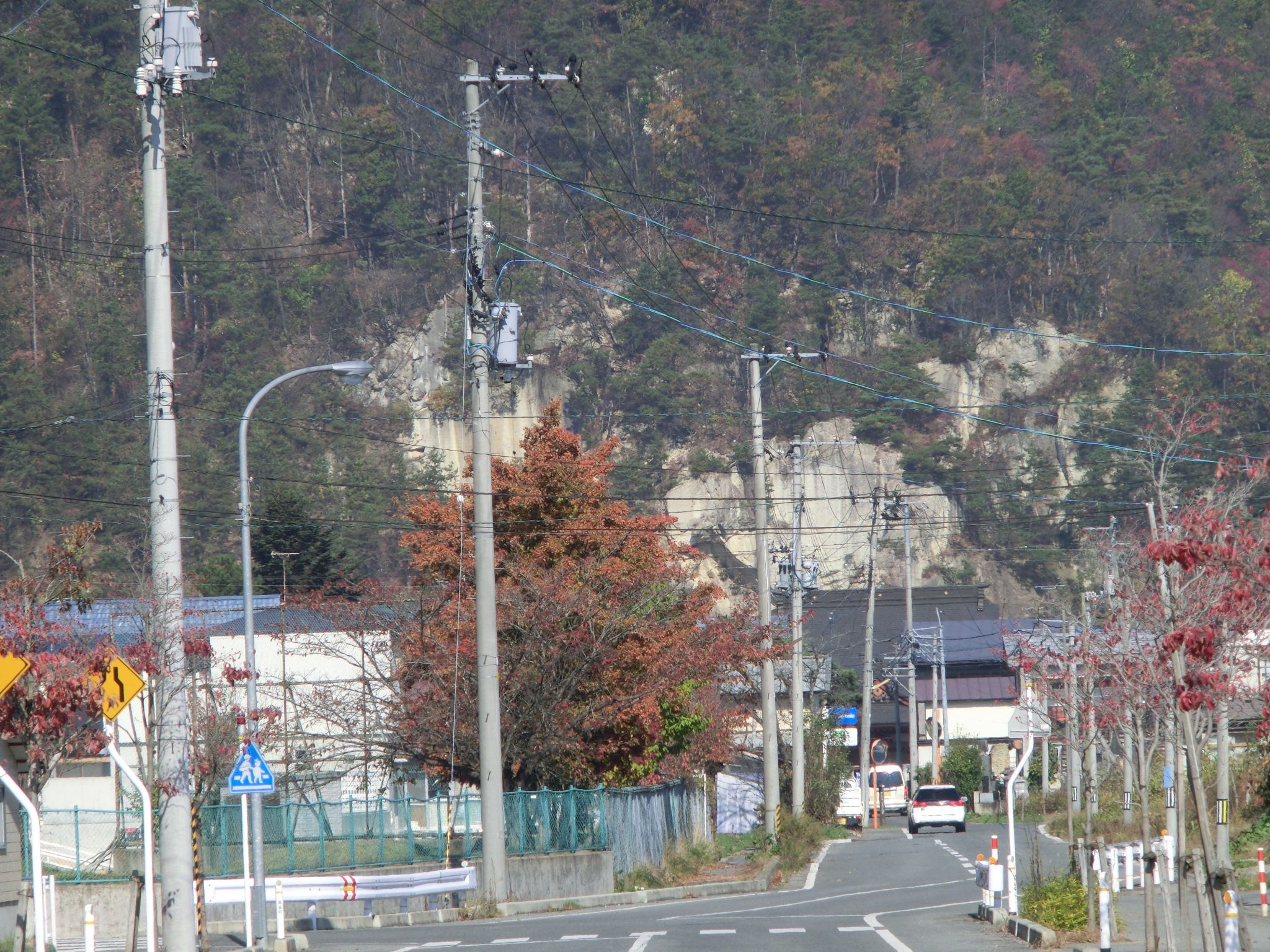 ◆高畠町の山々は凝灰岩　　　＠＠＠