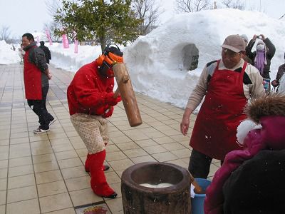 ◆冬咲きぼたん祭りでもちつき振る舞いが　　＠＠
