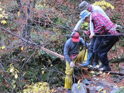 ◆朝日連峰小国登山道吊り橋修繕のお手伝い。◆