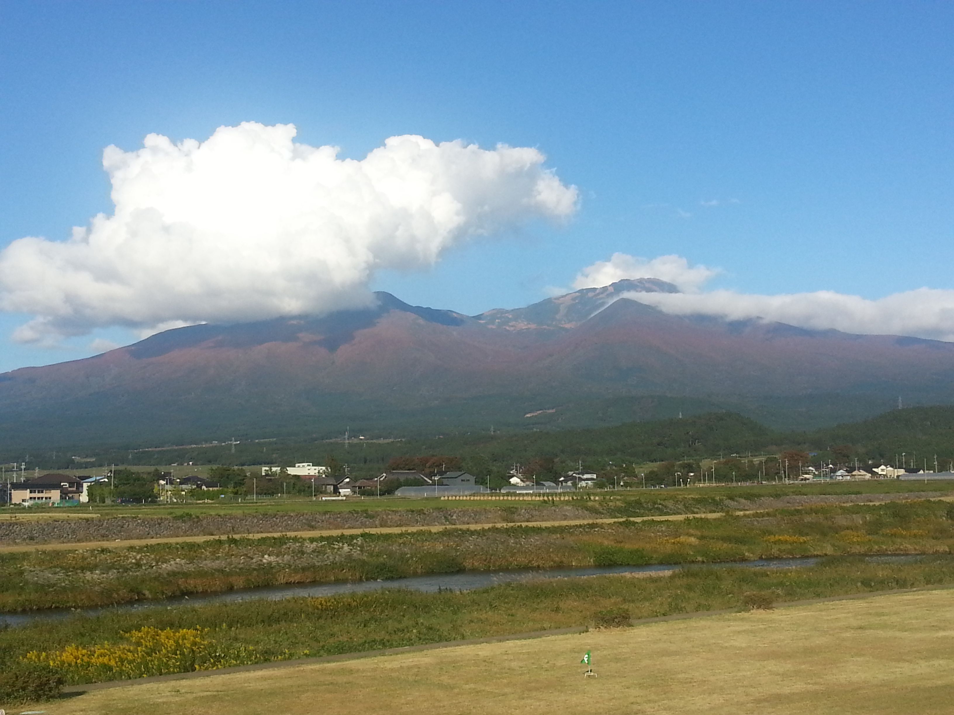 紅葉の鳥海山