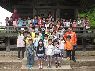６月１２日　園外保育（年長）とお散歩（年中・年少）