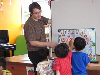 ７月１３日　ブライアン先生と英語で遊んだよ
