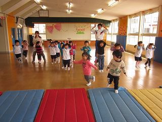 ５月８日　体育教室・水泳教室・英語であそぼう