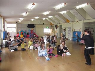 １０月５日　子育てキャンパス「すまいる」　ーリトミックー