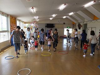 ７月１2日　子育てキャンパス「すまいる」 ～リトミック～