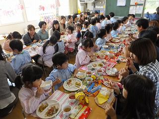 １０月１０日　給食参観日