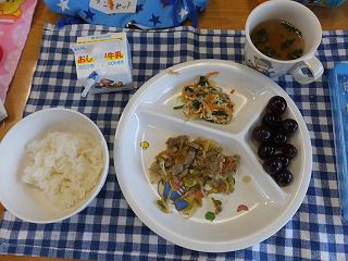 １０月１６日　年少組　給食参観日