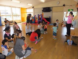 ９月３日　子育てキャンパス「すまいる」　ーリトミックー　