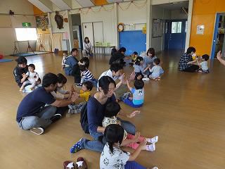 ６月１０日　子育てキャンパス「すまいる」　～リトミック～