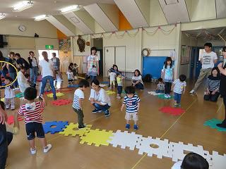 ６月２日　子育てキャンパス「すまいる」　～リトミック～