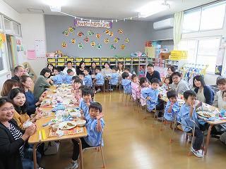 10月25日　給食参観日（年少組）