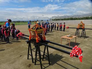 「園内おみこし」～９月９日新園庭使い初め～