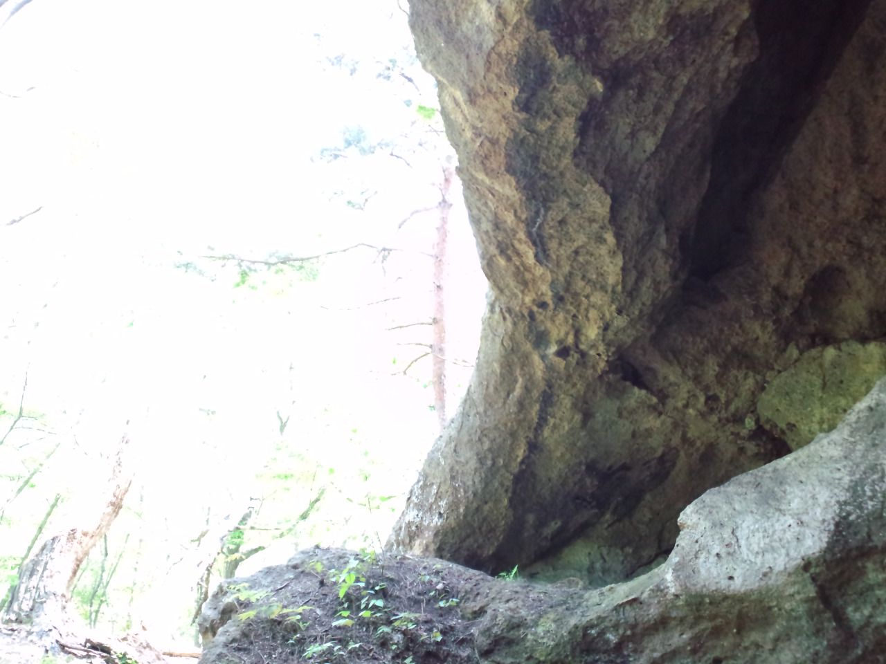 火箱岩洞窟
