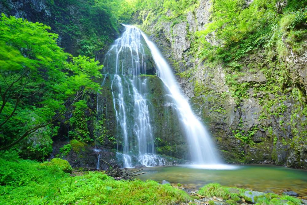 深山の滝